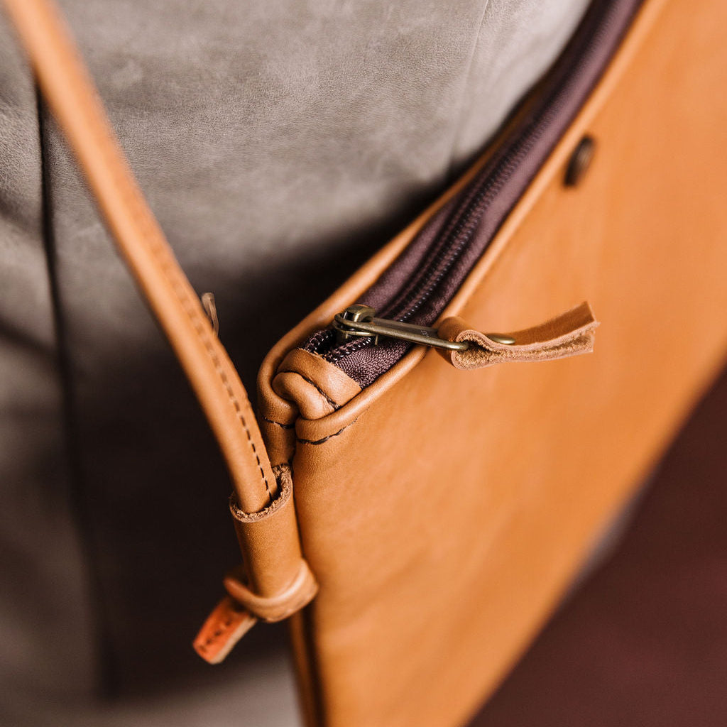 Large Leather Slingbag