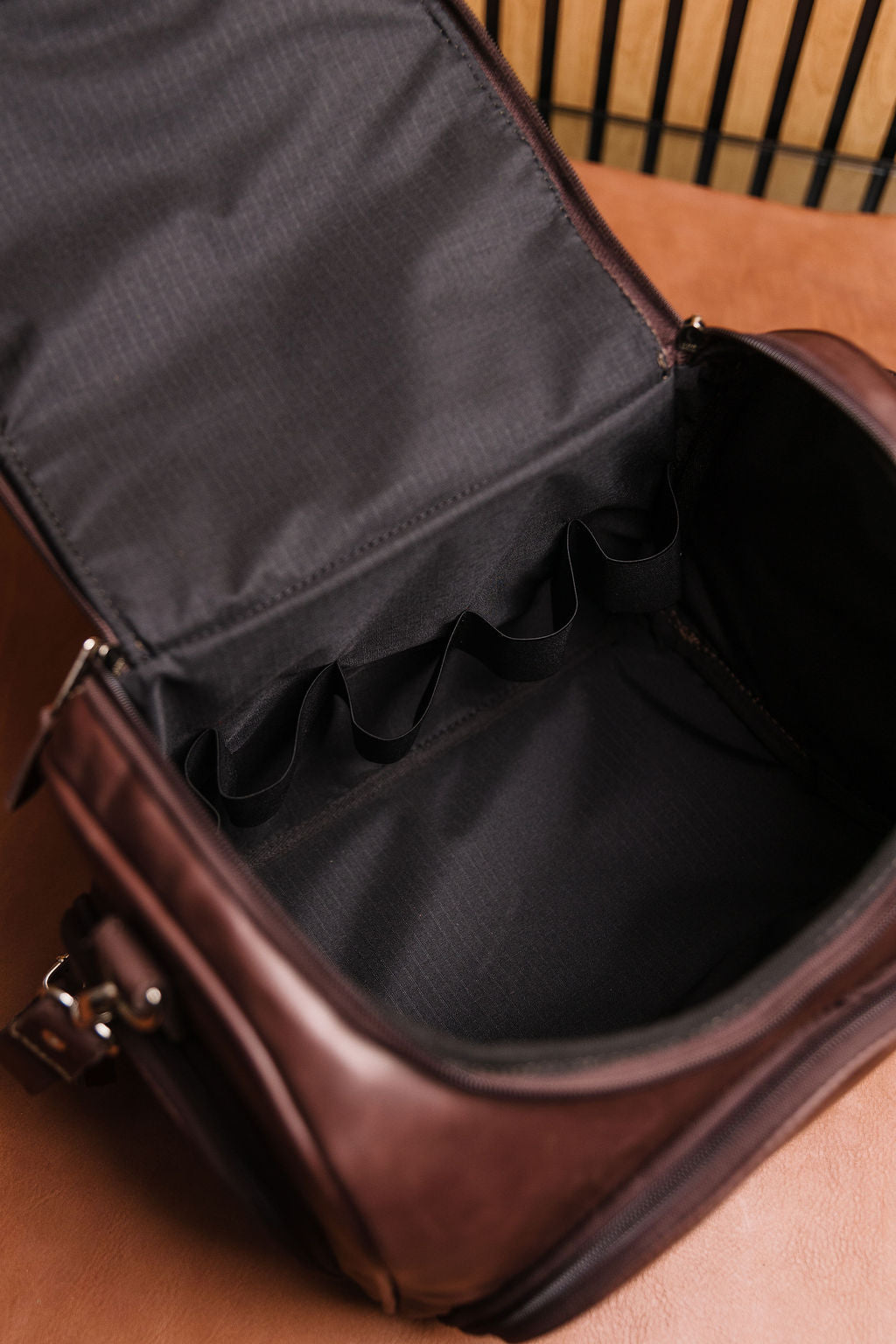 Leather Vanity Bag – Travel Toiletry & Makeup Case with Shoulder