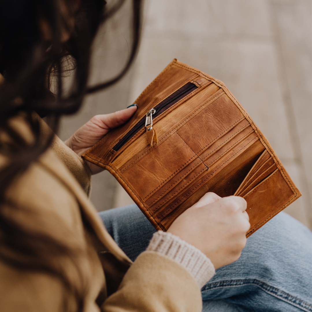 Clip wallet discount women