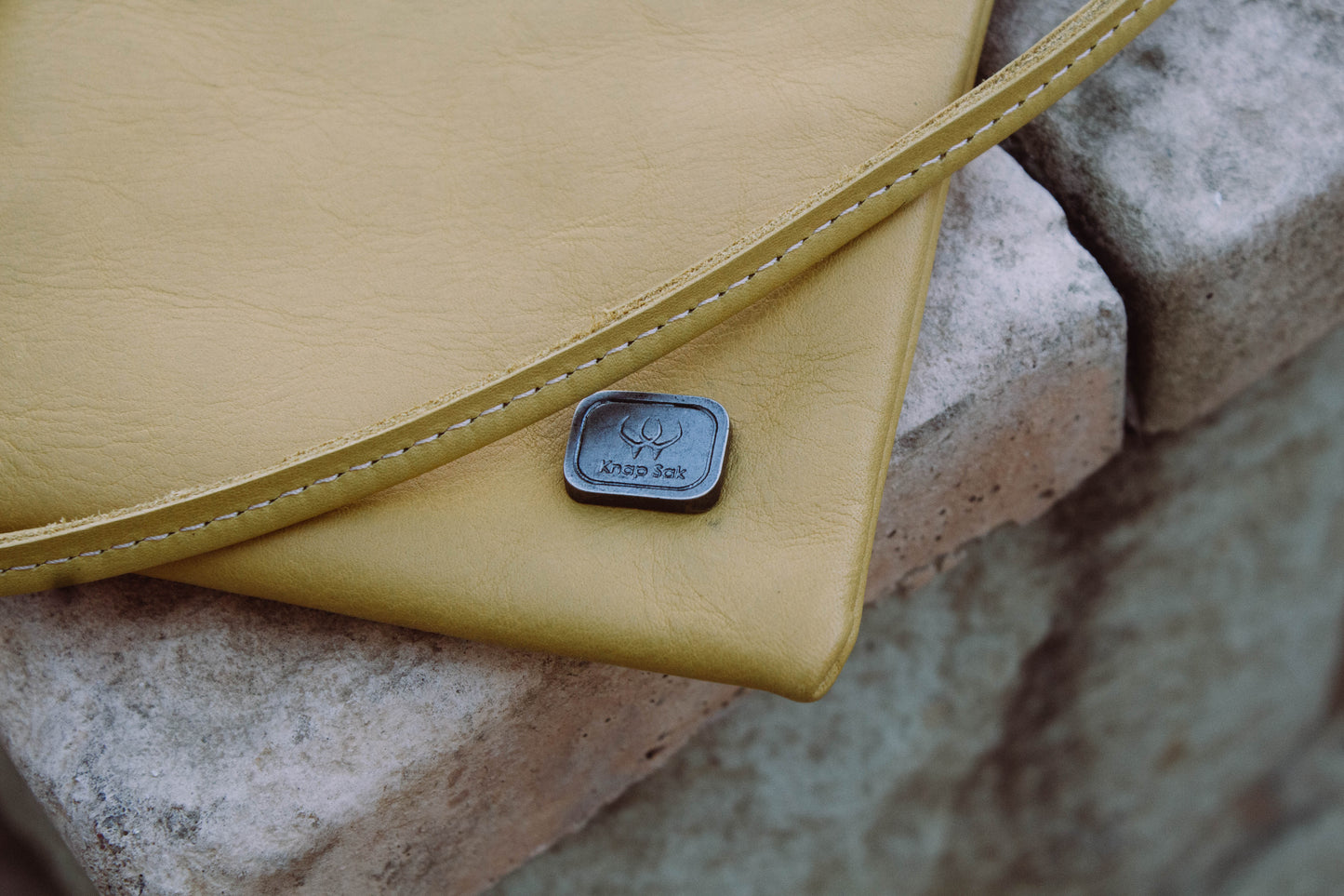 The Mini Slingbag with stud